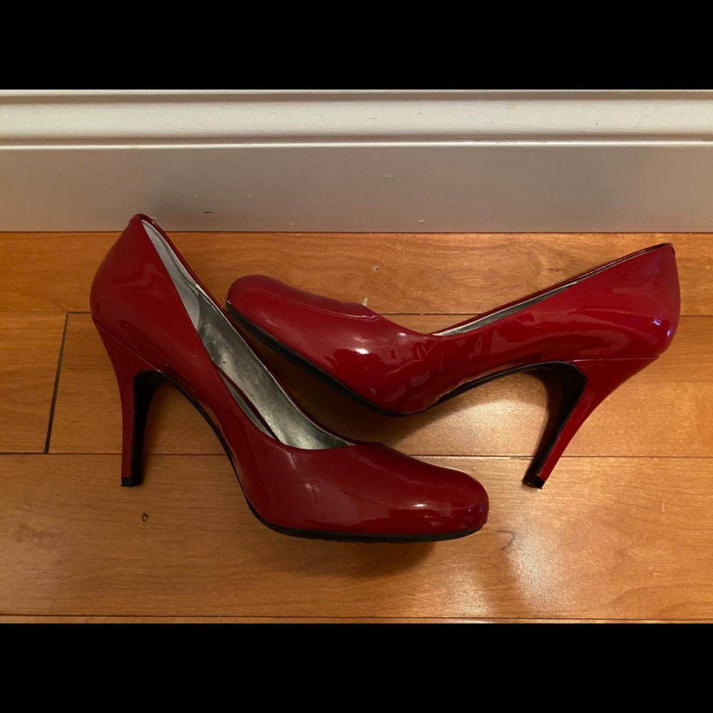 Jessica Simpson Round Toe Pumps - Red